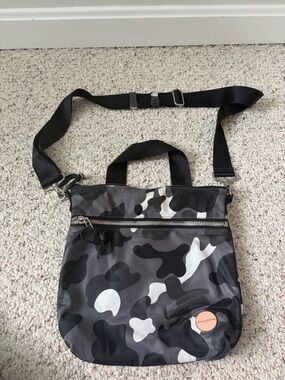 ShortyLOVE Amuse Camo Crossbody Bag - Compact Everyday Carry